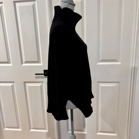 Cyrus Women’s Black Turtleneck Sweater Size Large Comfy Office Travel Winter - Picture 3 of 7